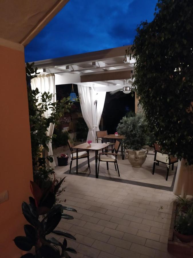Domos Le Due Tuie Bed & Breakfast Piscinas Luaran gambar
