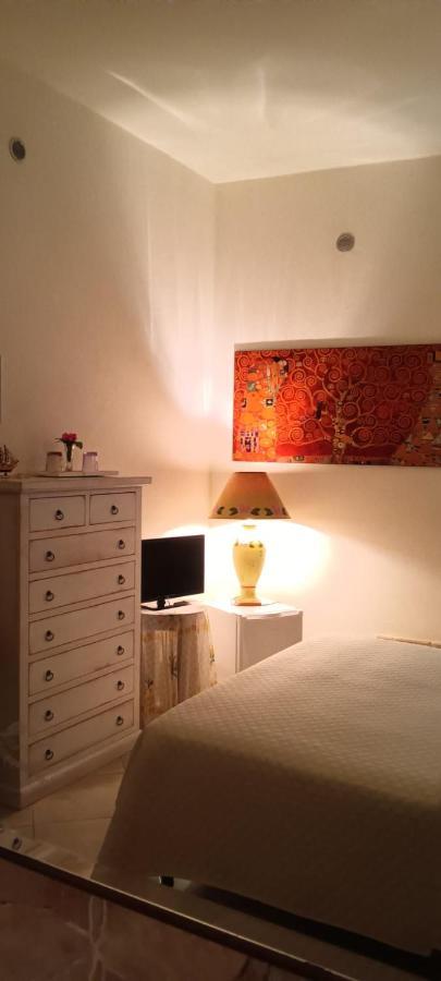 Domos Le Due Tuie Bed & Breakfast Piscinas Luaran gambar