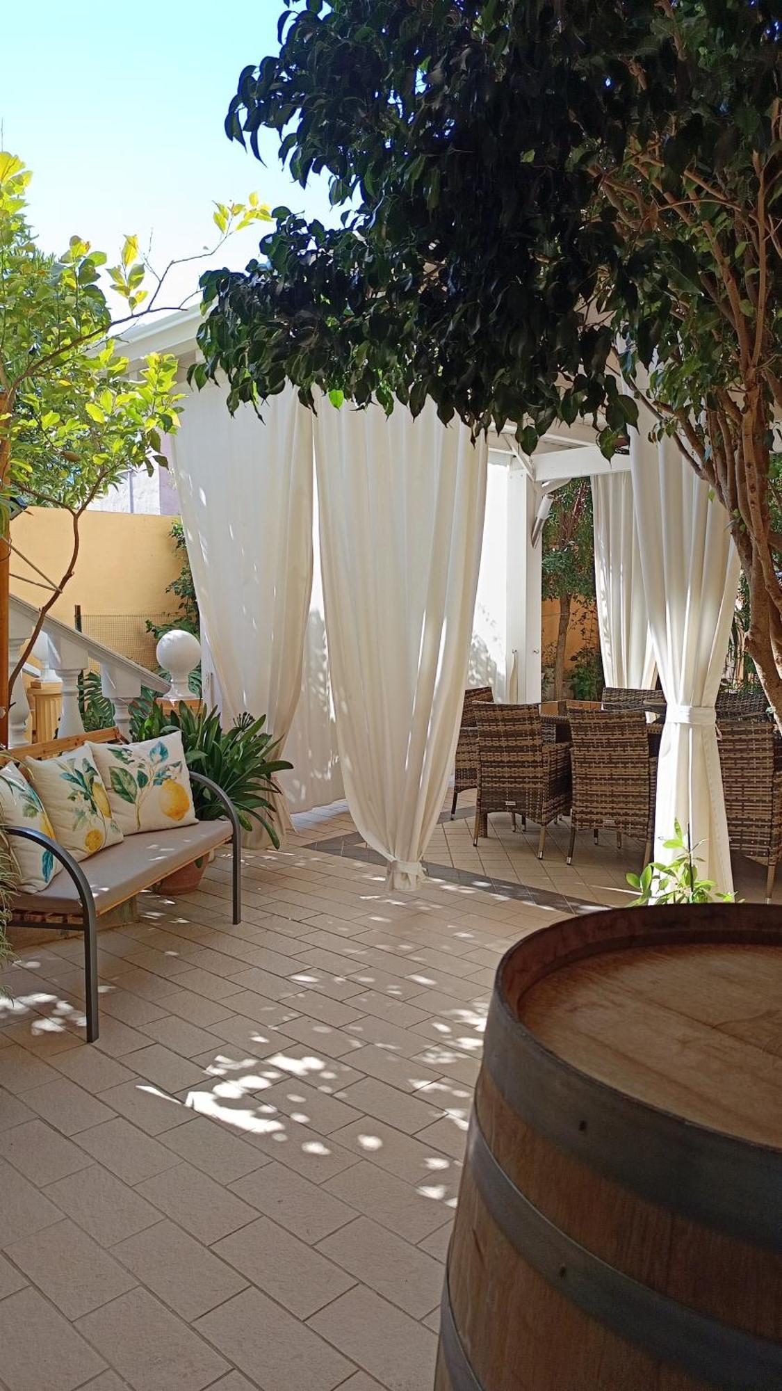Domos Le Due Tuie Bed & Breakfast Piscinas Luaran gambar