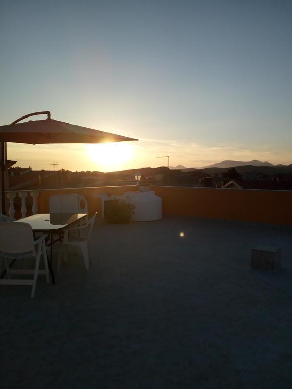 Domos Le Due Tuie Bed & Breakfast Piscinas Luaran gambar
